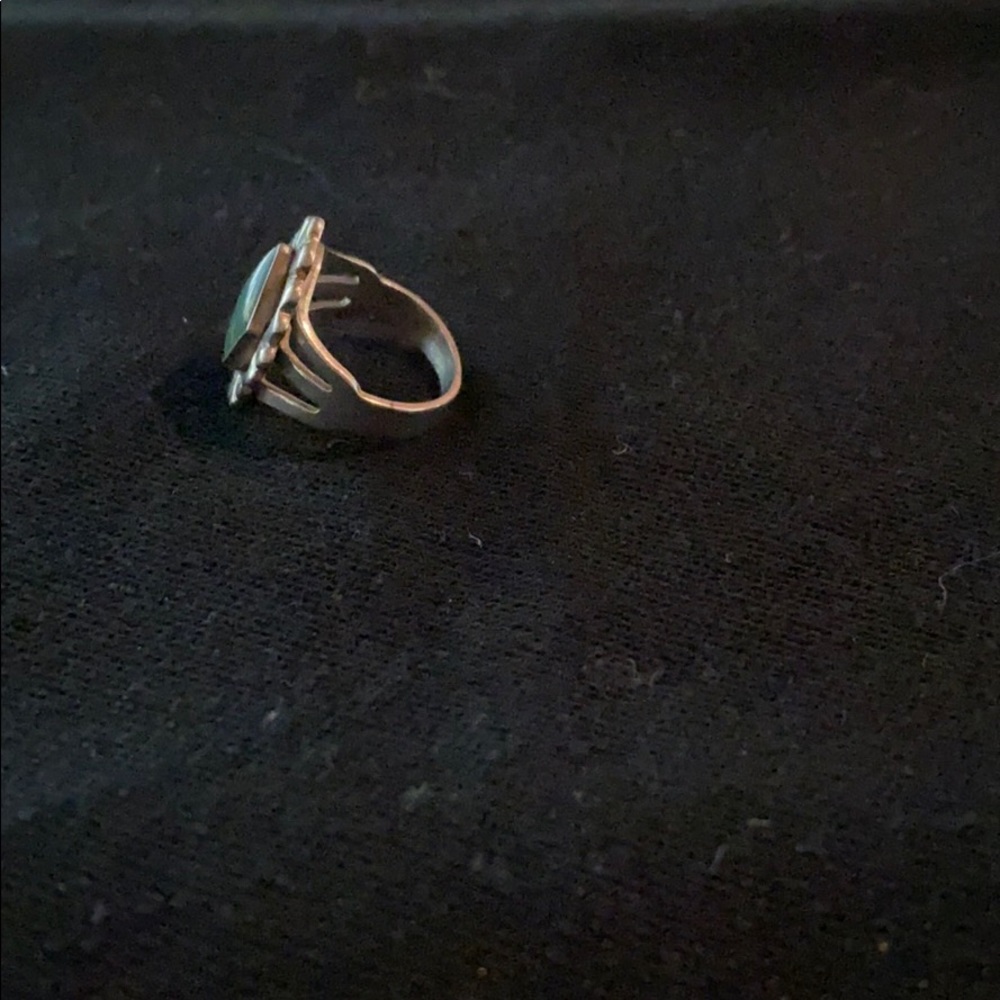 Vintage Silver and Turquoise Ring - Picture 6 of 8